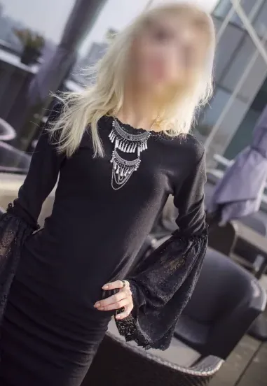 Ewa, 25