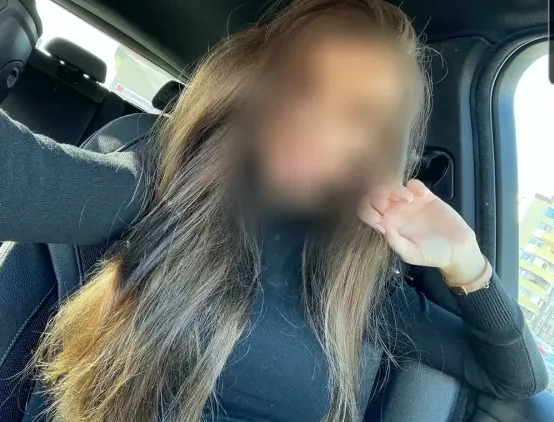 Ffion, 33