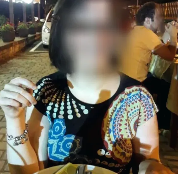 Holly, 32