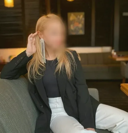 Naomi, 32