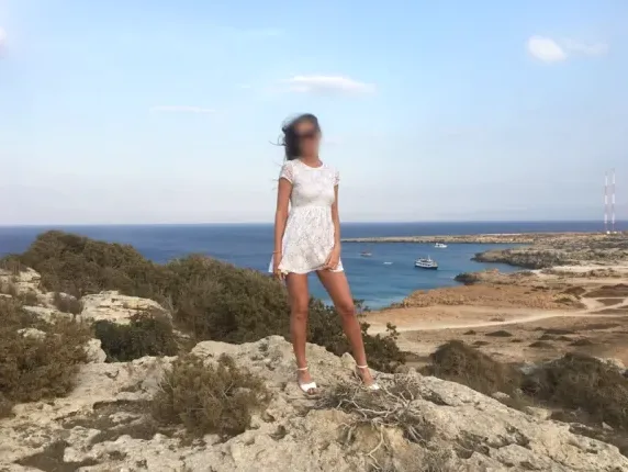 Nicola, 34