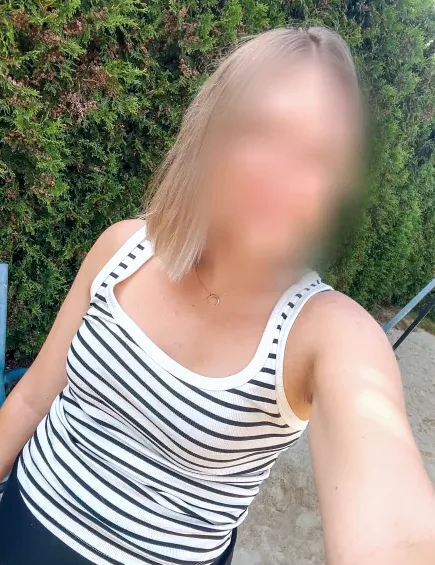 Rhona, 37
