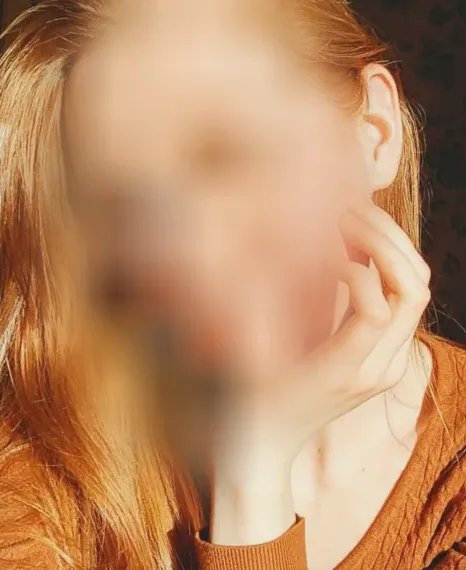 Roisin, 29