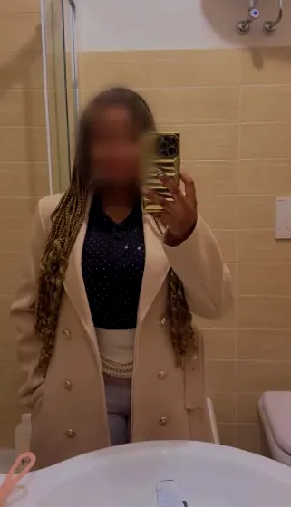 Roisin, 27