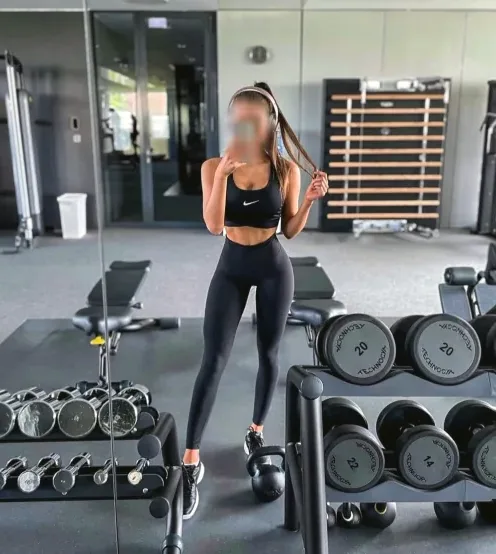 Samantha, 32