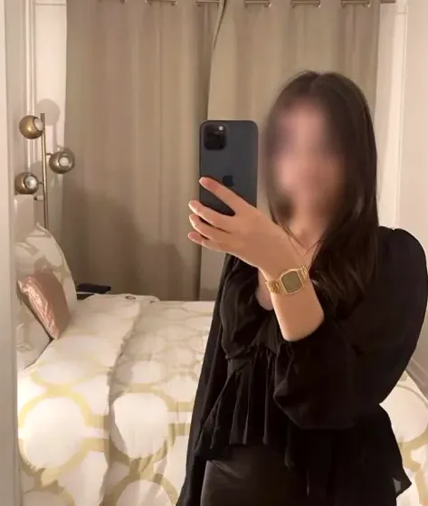 Zoe, 21